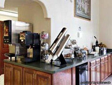 Super 8 Donna Hotel Restoran gambar