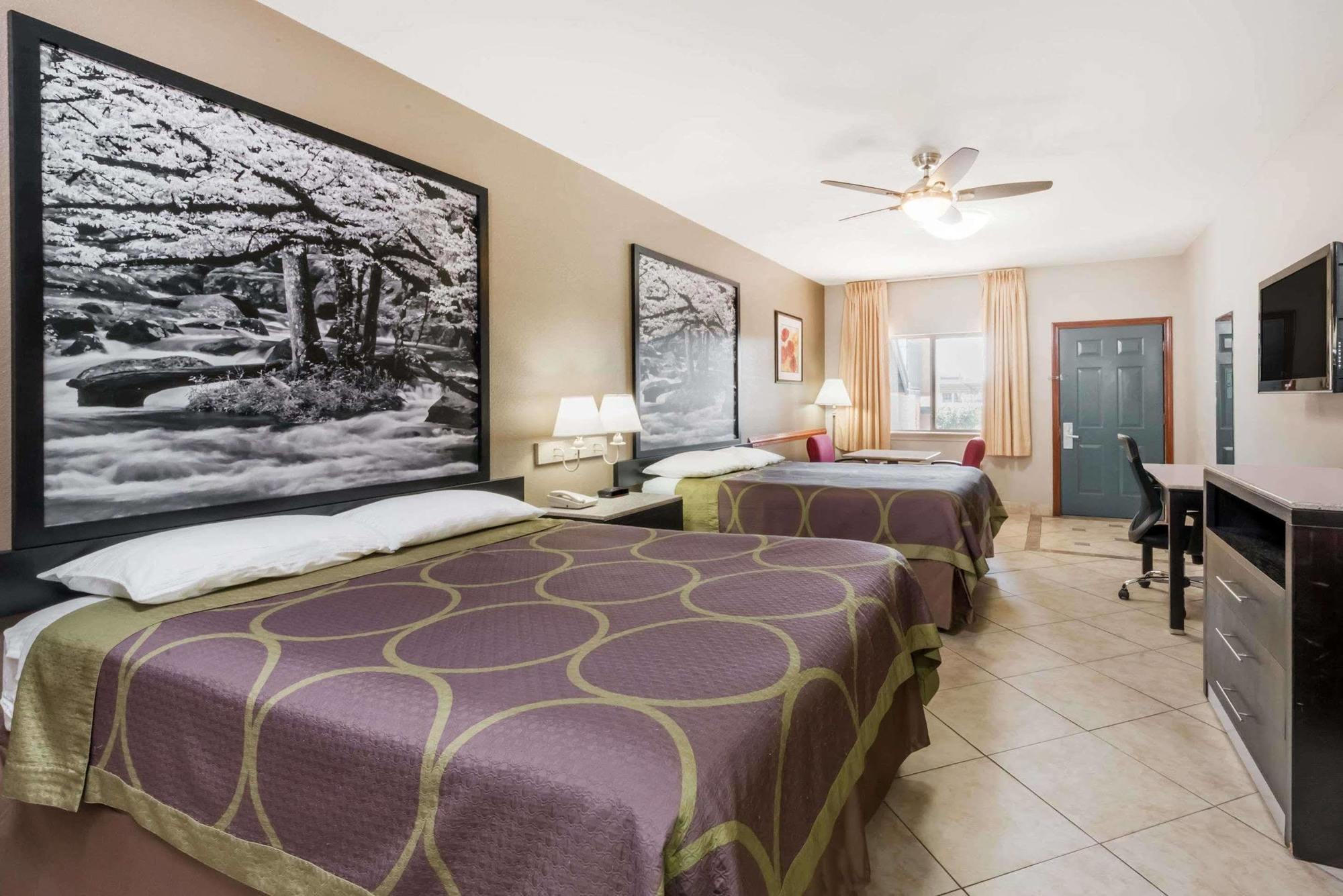 Super 8 Donna Hotel Luaran gambar