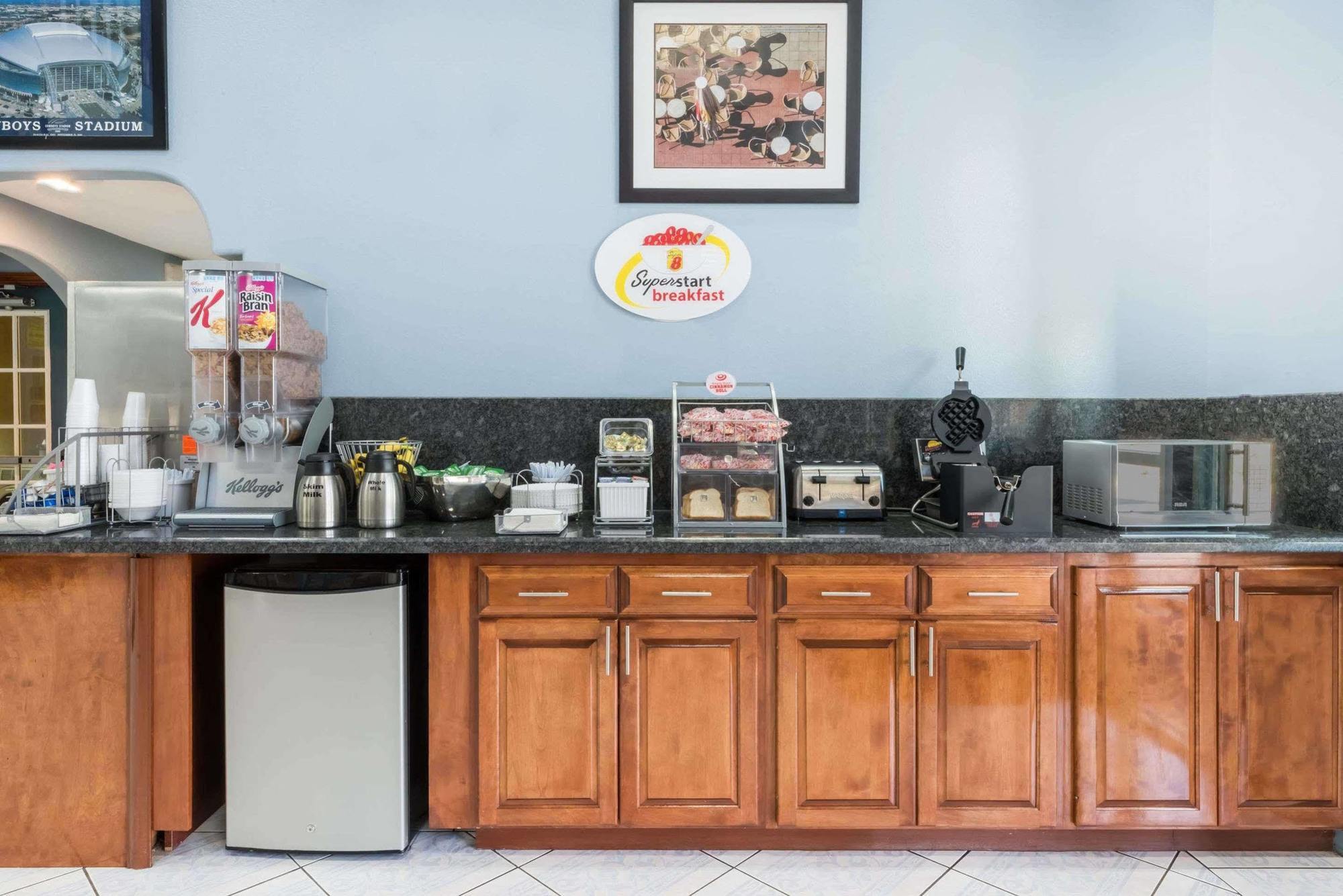 Super 8 Donna Hotel Luaran gambar